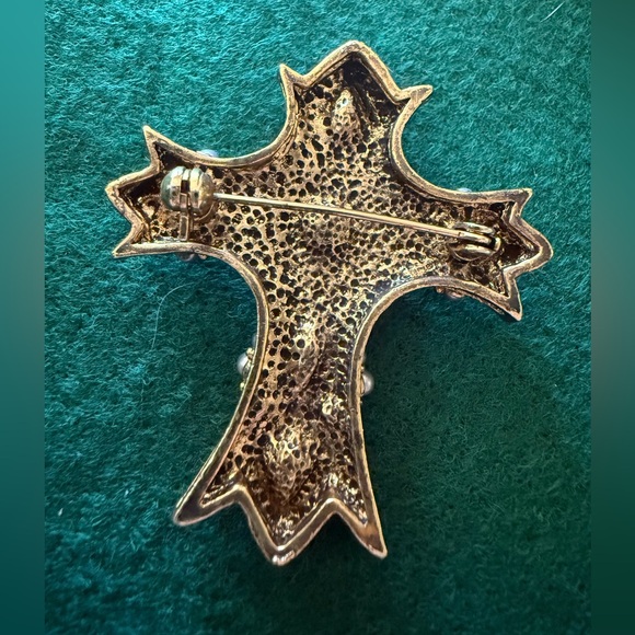 Elegant Gold and Silver Cross Brooch - Picture 2 of 2